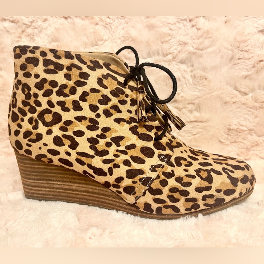 Dr. Scholls leopard print booties!